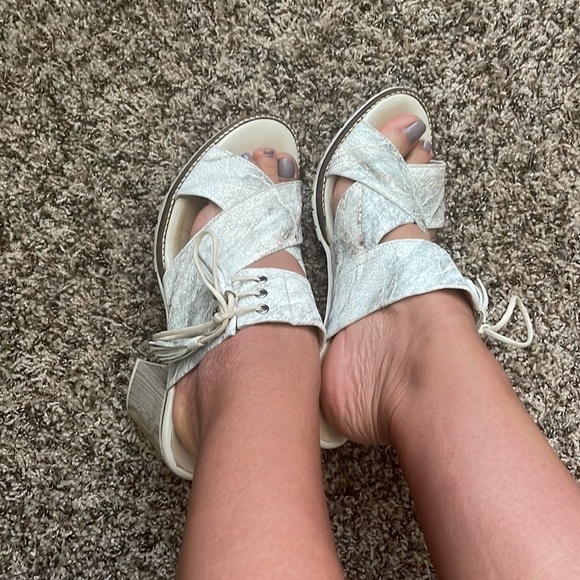 Unity in Diversity | Beige Fado Leather Sandal 41 - Picture 9 of 11